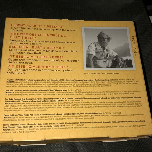 🆕❤️Burt’s Bees (tm) Essentials Kit Brand New Box - Picture 2 of 4